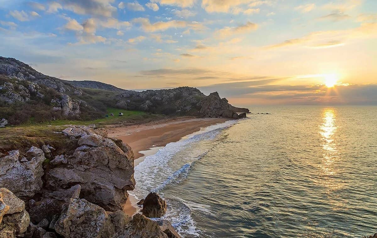 Скалистые пляжи Крыма